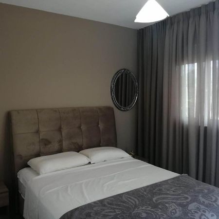 Alexandra'S Glifa Apartments Bagian luar foto