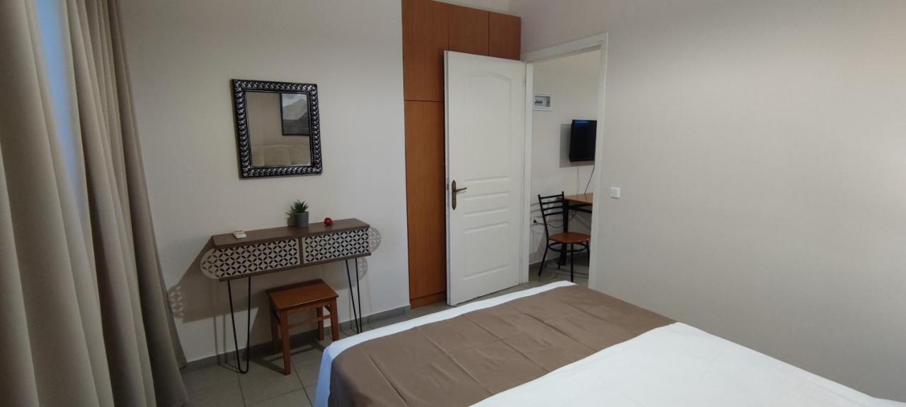 Alexandra'S Glifa Apartments Bagian luar foto