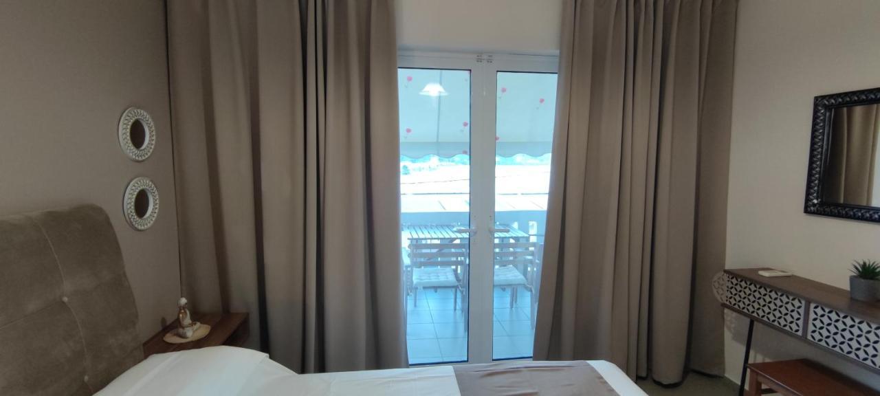 Alexandra'S Glifa Apartments Bagian luar foto