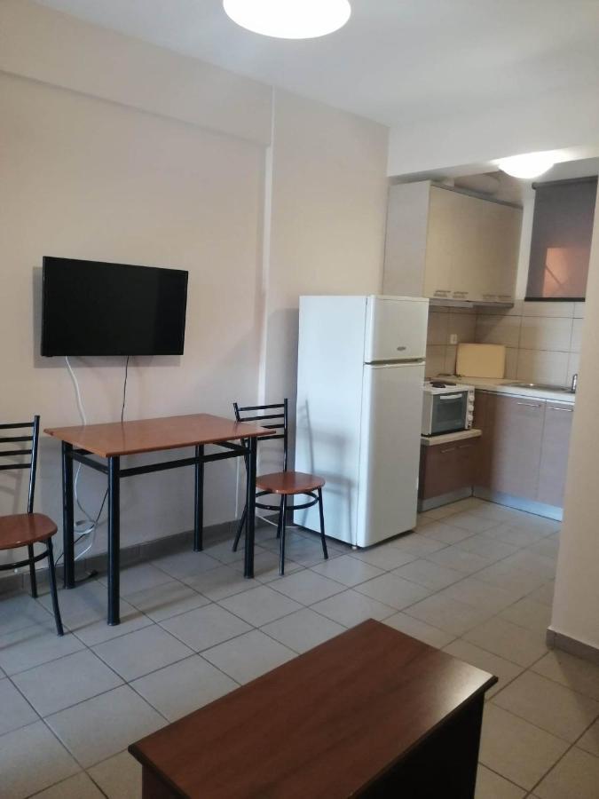 Alexandra'S Glifa Apartments Bagian luar foto