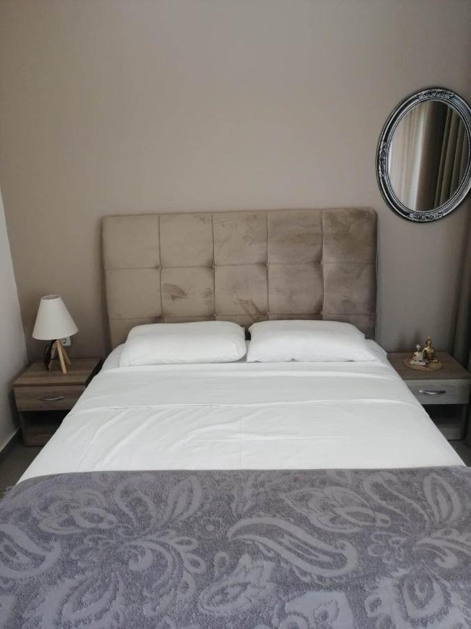 Alexandra'S Glifa Apartments Bagian luar foto