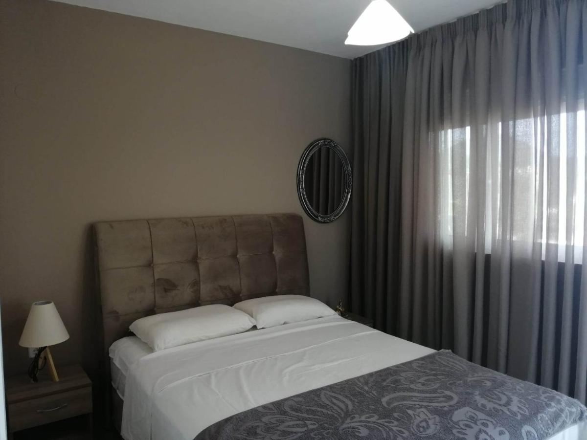 Alexandra'S Glifa Apartments Bagian luar foto