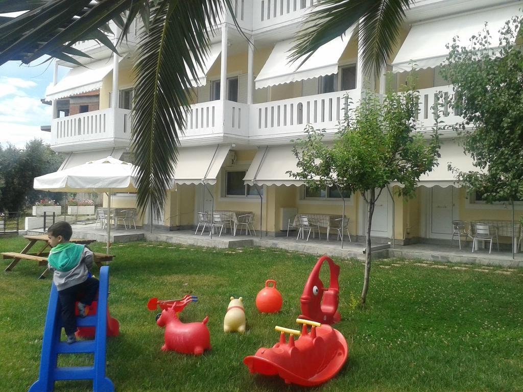 Alexandra'S Glifa Apartments Bagian luar foto